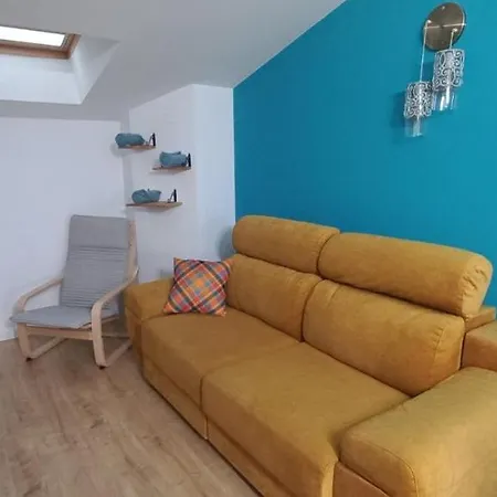 Atico Con 2 Y Garaje A 10 Minutos De *